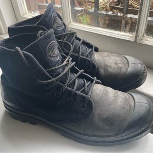 PALLADIUM SIZE 9.5 FELT AND LEATHER BOOTS IN VERY GOOD CONDTION